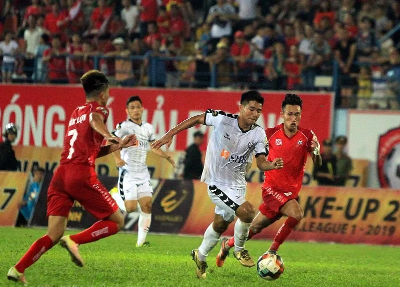 Đà Nẵng và Hải Phòng níu chân nhau với tỷ số hòa 1-1. Ảnh: MINH HOÀNG