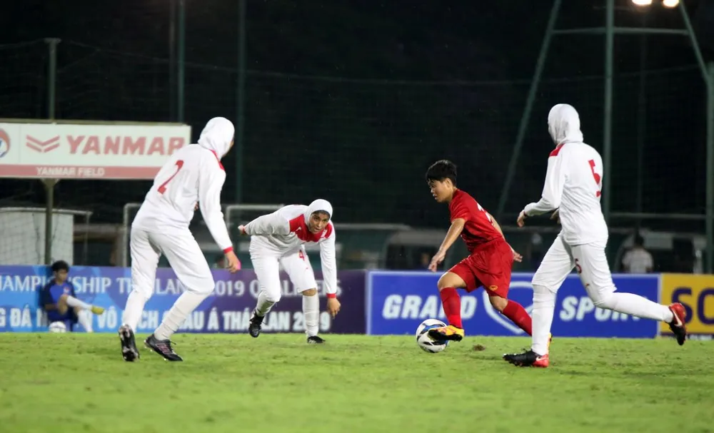 Việt Nam khá khó khăn trước đối thủ có thể hình tốt như Iran. Ảnh: Đoàn Nhật 