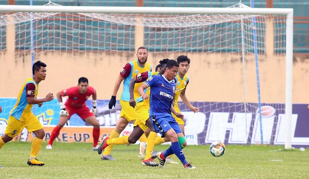 Khánh Hòa hâm nóng cuộc đua trụ hạng ảnh 1