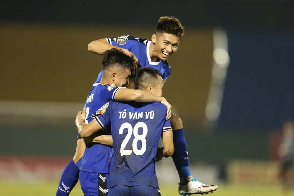 Thua đậm B.Bình Dương, HA.GL tiếp tục sa sút ảnh 2