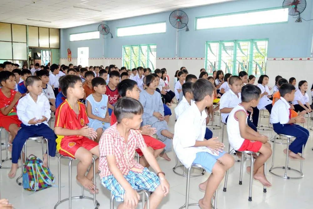 CLB Long An làm công tác xã hội ảnh 4