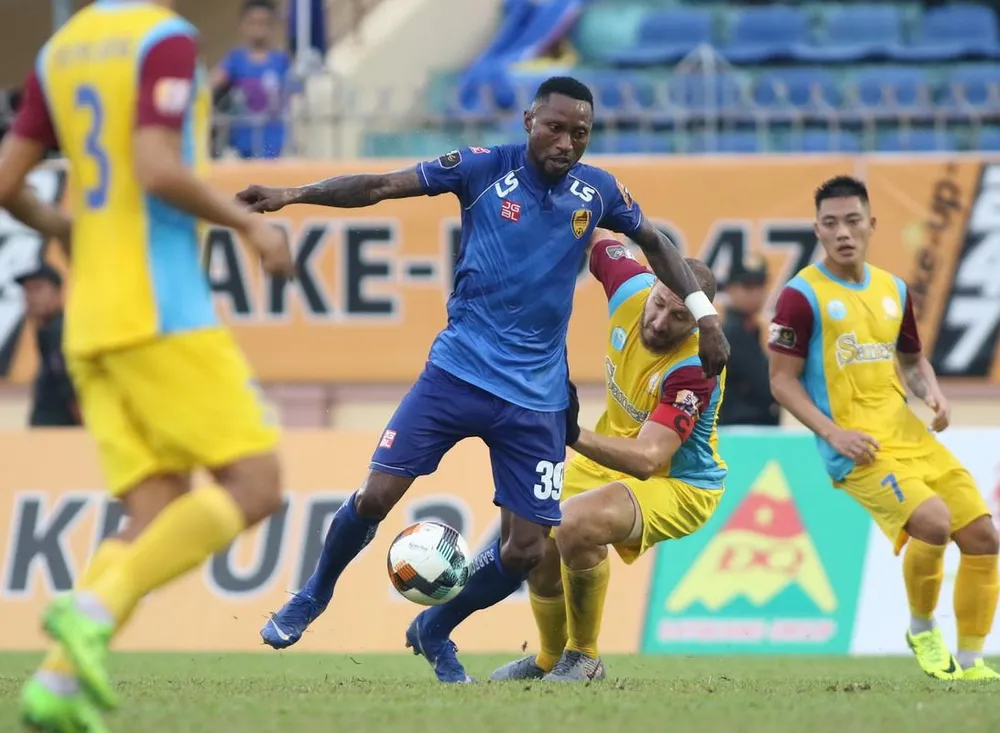 Zarour dần đuổi sức trong vai trò "gánh team" ở Khánh Hòa. Ảnh: Viết Định