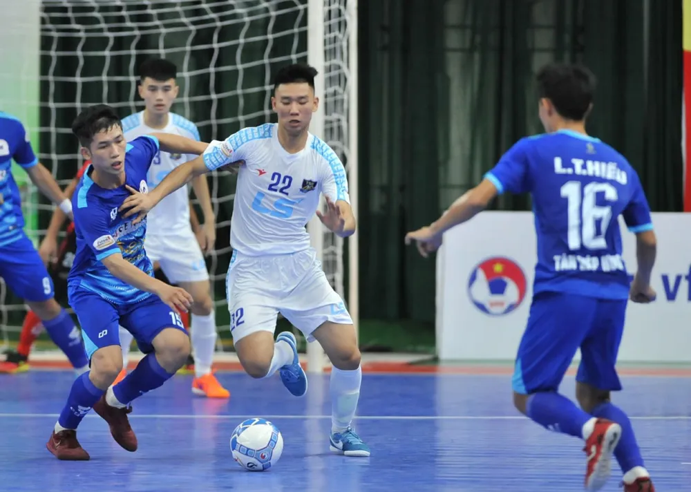 Thái Sơn Nam vươn lên ngôi đầu ảnh 1