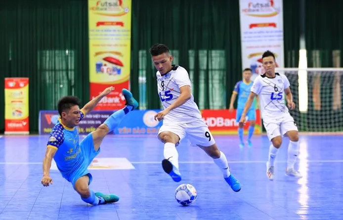 Thái Sơn Nam trong trận thắng 2-0 trước SS.Khánh Hòa để đẩy đối thủ này lùi xa trong cuộc tranh chấp ngôi vô địch mùa này. Ảnh: TSNFC