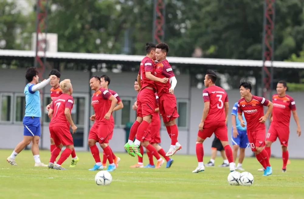 Vòng loại World Cup 2022: Đấu trí từ khu kỹ thuật ảnh 1