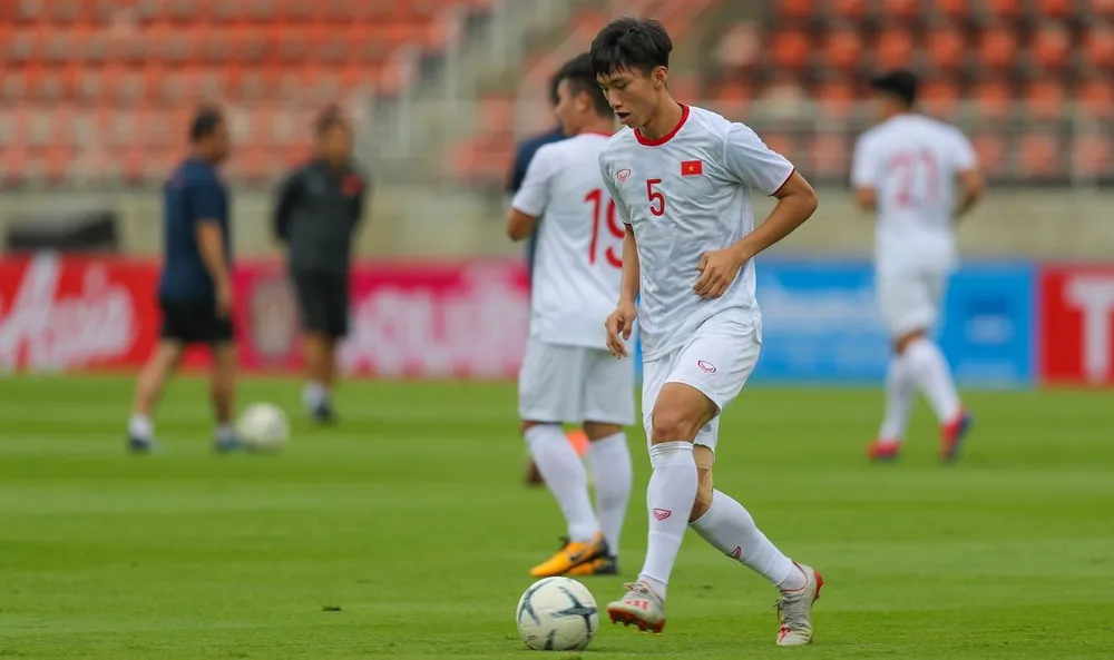 Văn Hậu đã có buổi tập đầu tiên cùng với đội. Ảnh: DŨNG PHƯƠNG