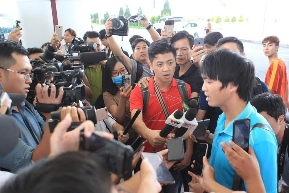 Đội tuyển Việt Nam về nước ảnh 4