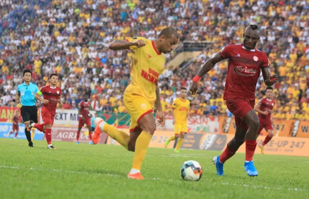 TPHCM chỉ giành được 1 điểm trên sân Thiên Trường. Ảnh: MINH HOÀNG