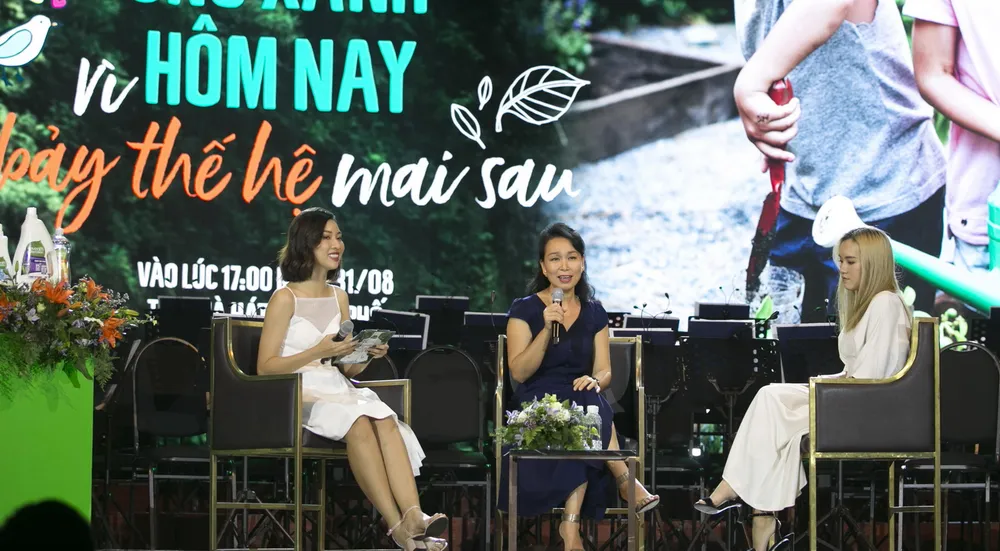 HLV Trần Lan Hương chia sẻ tại buổi giao lưu