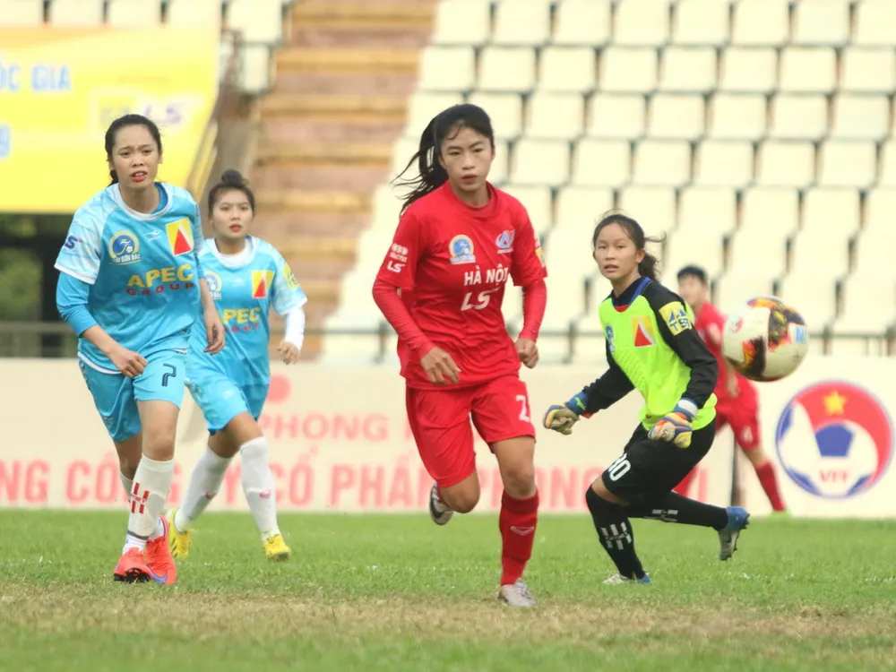 Đội Hà Nội có chiến thắng dễ dàng trước Sơn La. Ảnh: Anh Trần