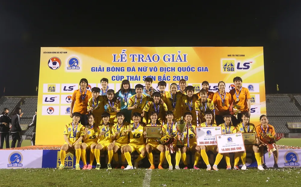 Mùa giải thành công của bóng đá TPHCM ảnh 1