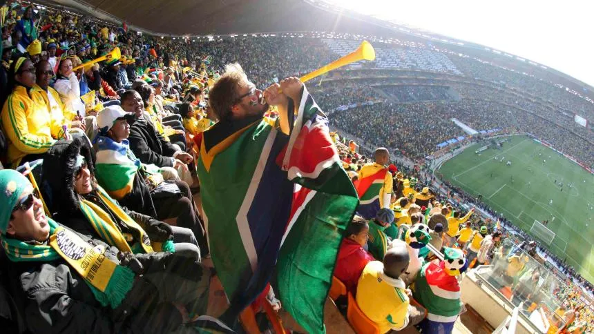 Không nên mang kèn vuvuzela vào sân là cách giúp tuyển Việt Nam ảnh 2