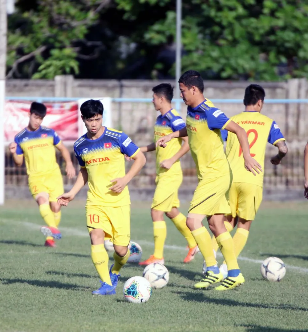 ĐT Việt Nam hứng khởi, sẵn sàng giành 3 điểm trước Indonesia ảnh 1