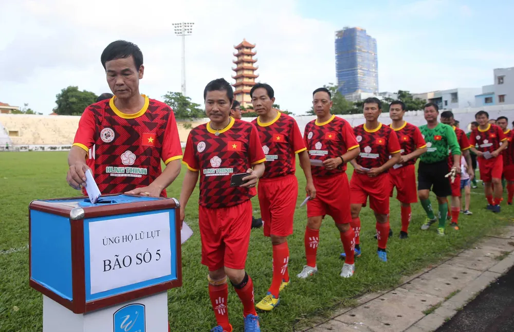 Thế hệ vàng hội ngộ trên sân Quy Nhơn ảnh 3