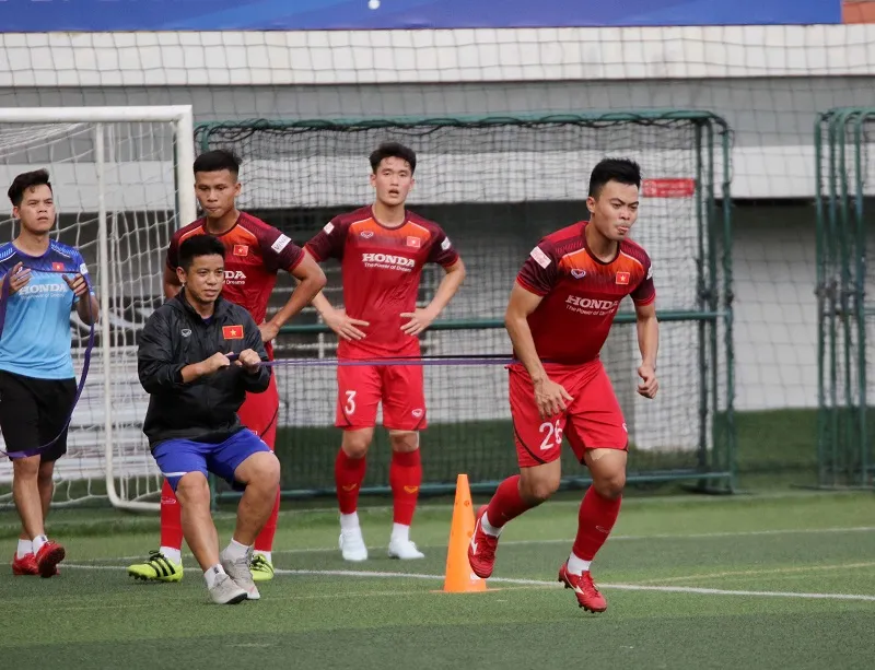 Lãnh đạo Tổng cục TDTT và VFF găp gỡ hai đội bóng Việt Nam ảnh 3