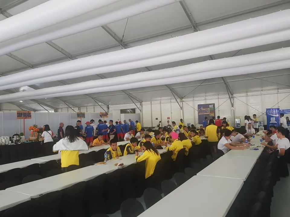 Ăn không đủ no, VĐV nhiều nước than khổ ảnh 4