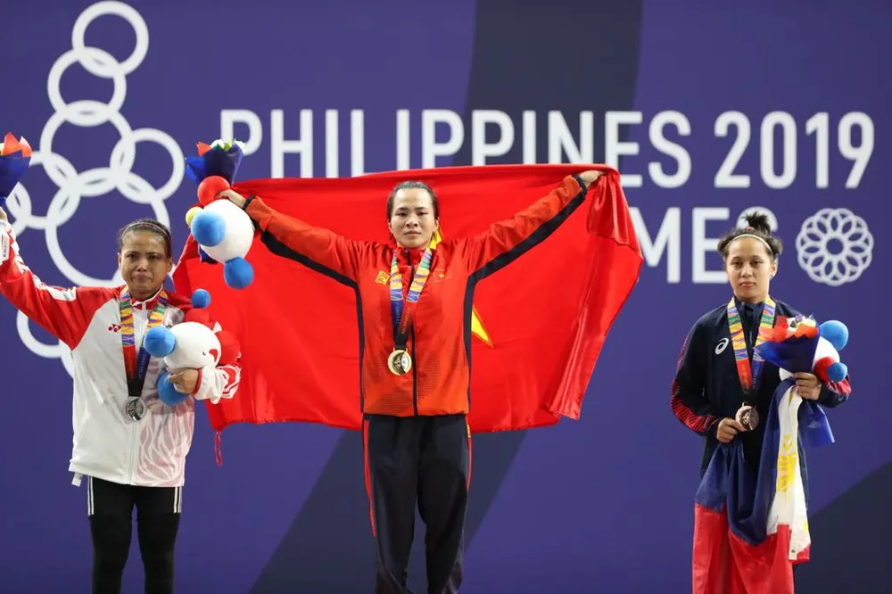 Vương Thị Huyền nén nỗi đau mất cha để giành chiến thắng tại SEA Games 30.