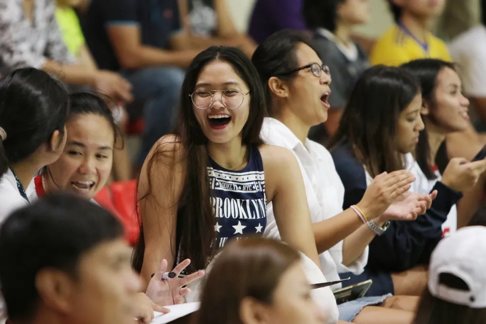 Dàn hot-girl làm nền cho chiến thắng thuyết phục của tuyển nữ Việt Nam ảnh 5