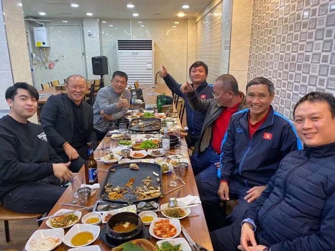 Hôm nay, HLV Park Hang-seo trở lại Việt Nam ảnh 1