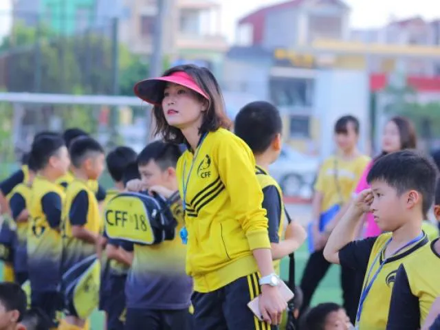 Quả bóng vàng 2008 Đỗ Thị Ngọc Châm hứng thú với Trung tâm bóng đá cộng đồng CFF của mình.