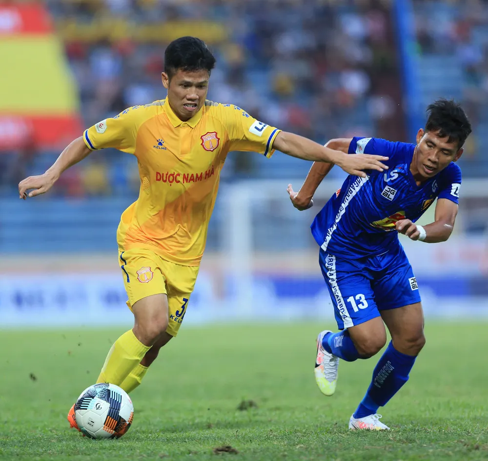 GĐKT đội Nam Định dọa bỏ giải nếu tiếp tục bị trọng tài xử ép ảnh 1