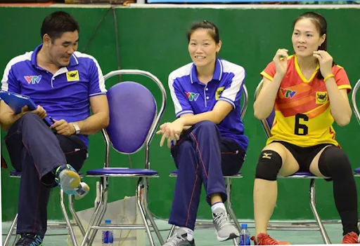 HLV Nguyễn Thị Ngọc Hoa (giữa) sẽ dẫn dắt đội U23 VTV Bình Điền Long An dự giải U23 quốc gia năm 2020.