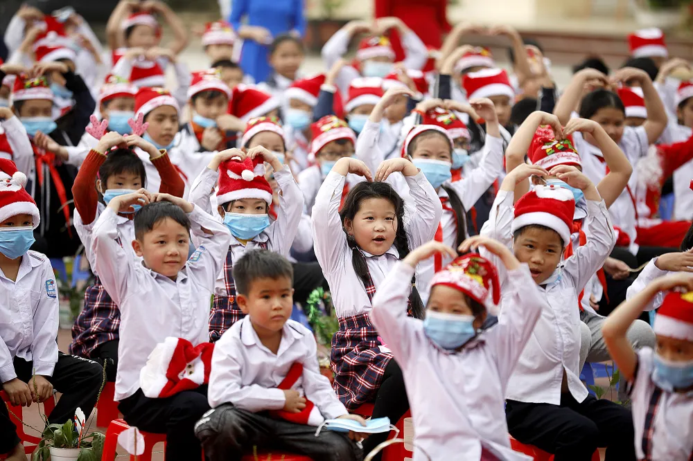 Hào hứng Lễ hội đổi cây bảo vệ gấu và Giáng sinh ảnh 2