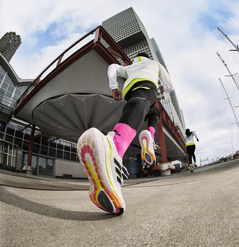 Từ 'huyền thoại giày chạy' tới 'biểu tượng khai phóng năng lượng' ảnh 1