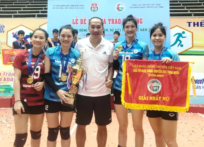 HLV Nguyễn Tuấn Kiệt chính thức 'cập bến' Quảng Ninh ảnh 1