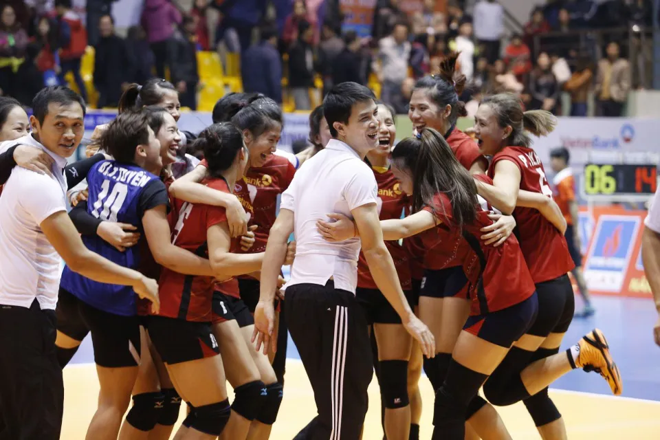 Đội bóng ngân hàng có thể mời trở lại HLV Lê Văn Dũng.