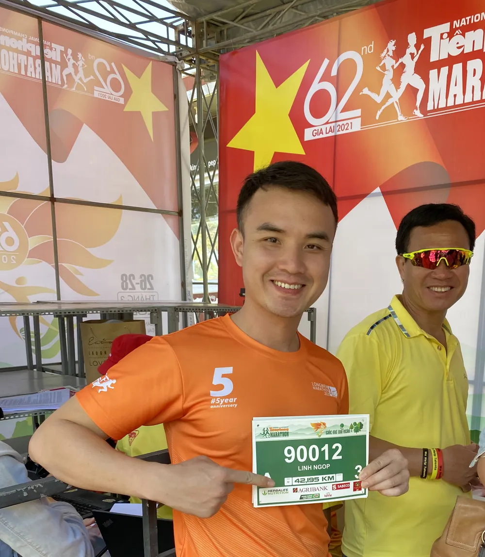 Thầy trò cùng thi đấu ở giải marathon quốc gia ảnh 1