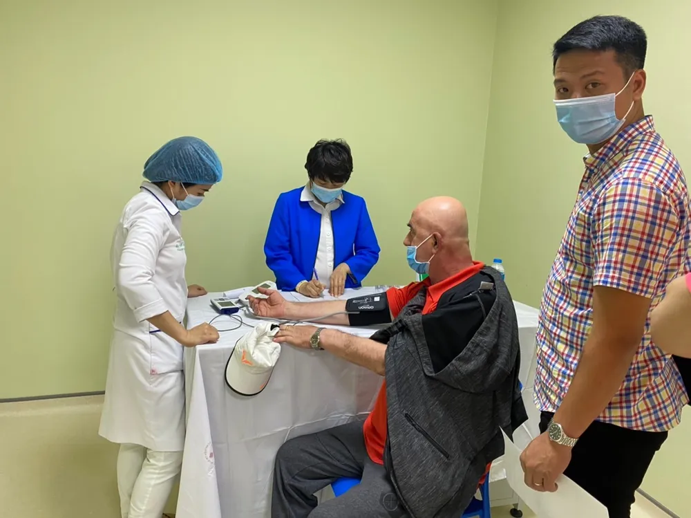 Các chuyên gia và tuyển thủ đầu tiên của thể thao Việt Nam được tiêm vaccine phòng Covid-19. Ảnh MINH CHIẾN