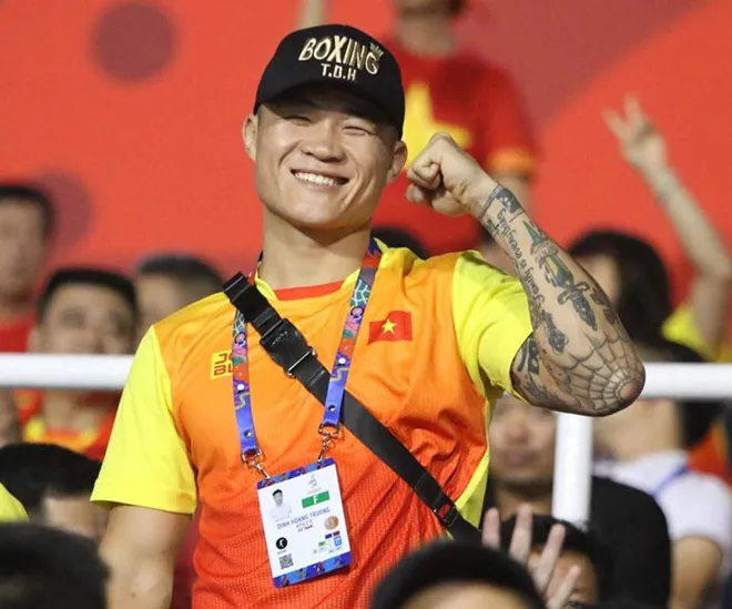 Võ sĩ Trương Đình Hoàng.