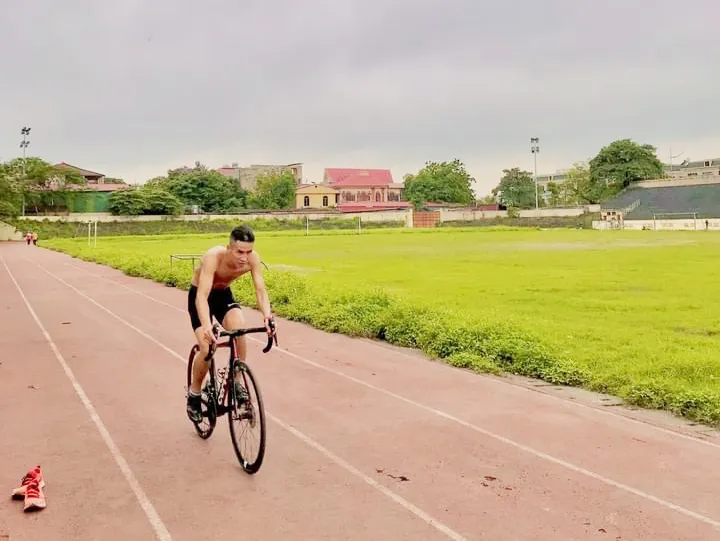 VĐV Phạm Tiến Sản vẫn miệt mài tập luyện. Ảnh: NVCC