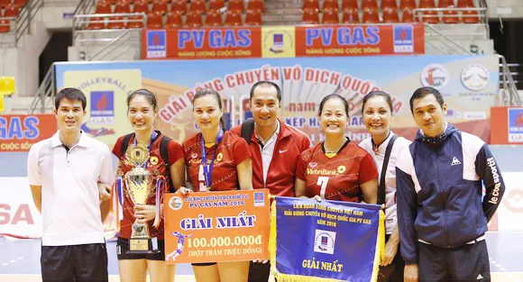 HLV Lê Văn Dũng bất ngờ nghỉ việc tại đội nữ Ngân hàng Công thương ảnh 1