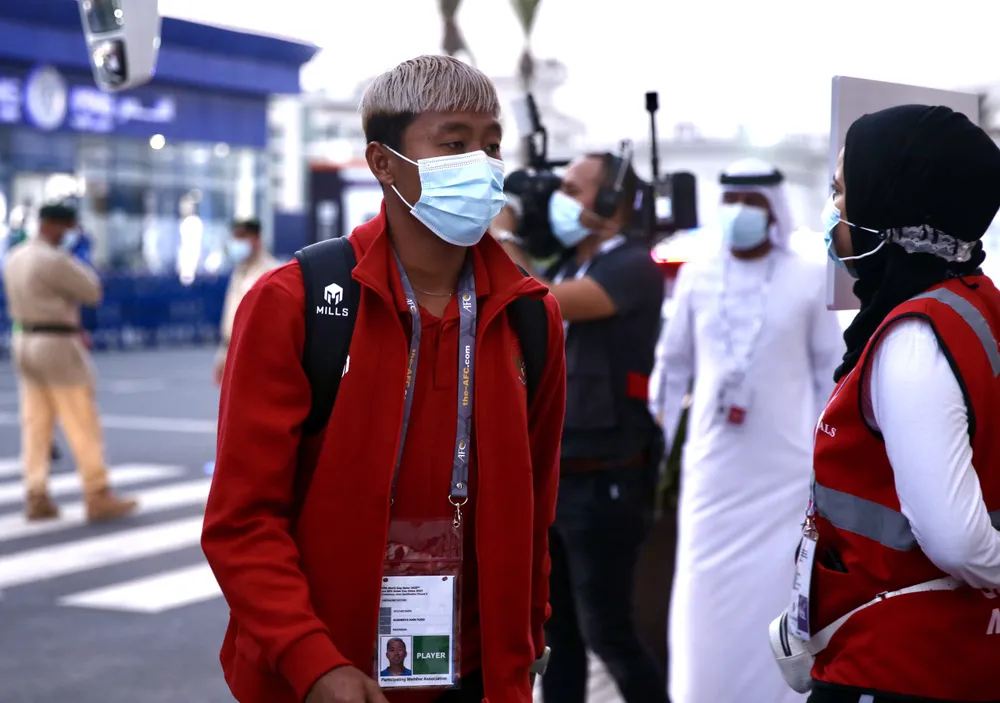 Cổ động viên Việt Nam đến sân Al-Marktoum cổ vũ đội tuyển ảnh 5