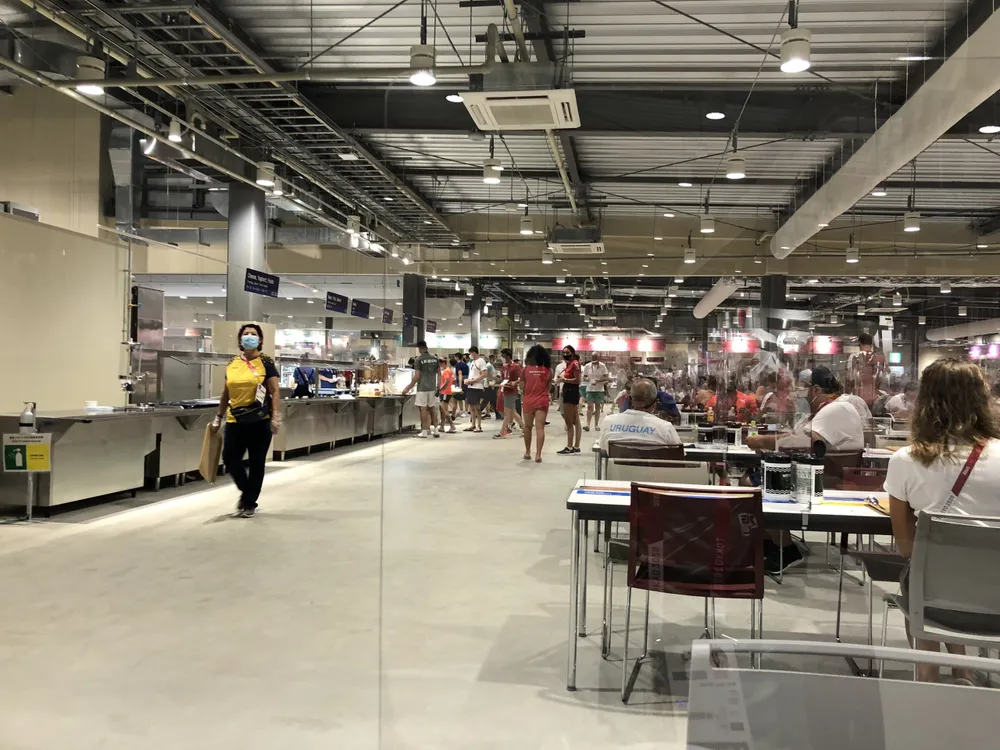 Choáng ngợp với thực đơn 700 món ăn khắp thế giới tại Làng VĐV ảnh 1