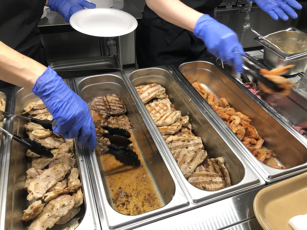 Choáng ngợp với thực đơn 700 món ăn khắp thế giới tại Làng VĐV ảnh 3