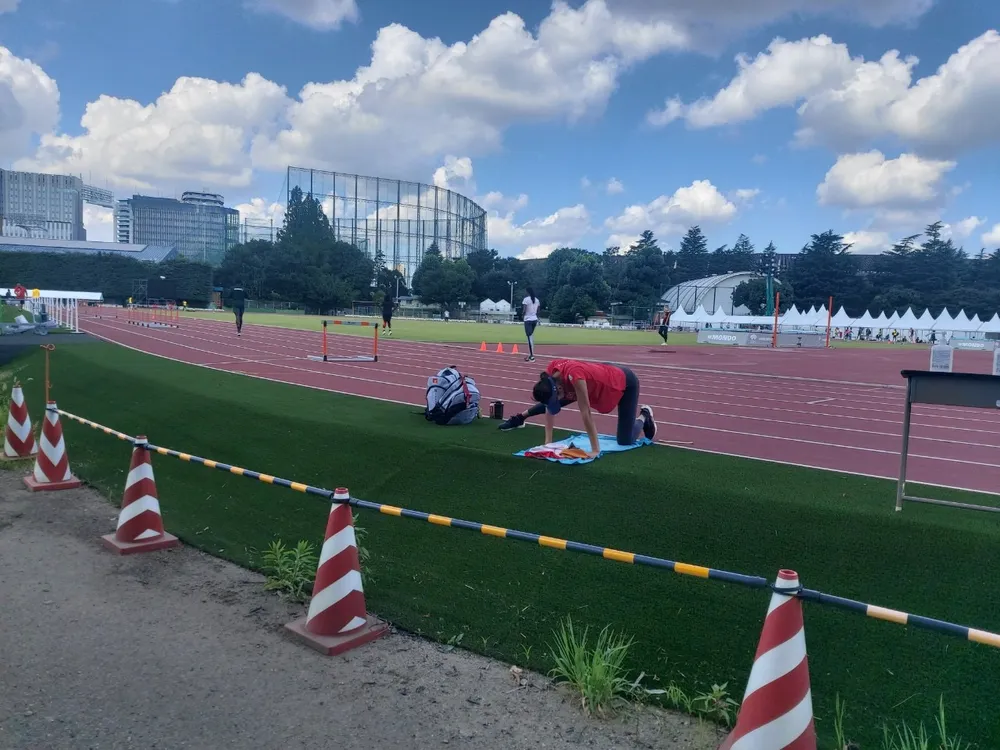 Quách Thị Lan được vào sân tập điền kinh Olympic ảnh 1