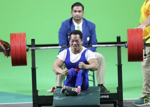 Lực sĩ Lê Văn Công đang là nhà vô địch Paralympic.