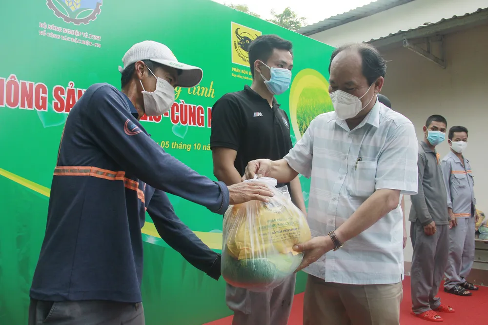 'Nông sản gửi trao, cùng nhau vượt khó' ảnh 1