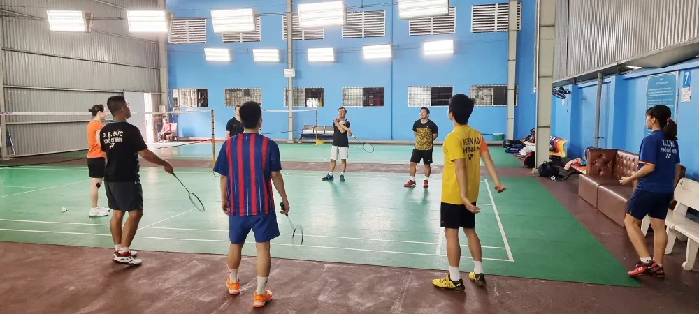 Thầy trò cầu lông TPHCM chủ động tập luyện ảnh 1