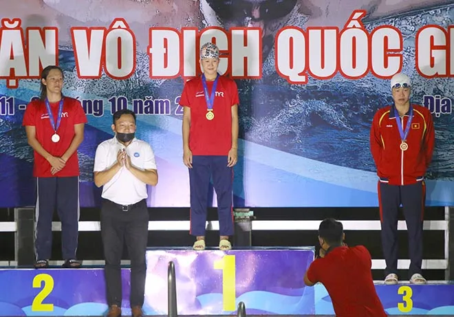 Khoảng trống phía sau kình ngư Nguyễn Thị Ánh Viên ảnh 1