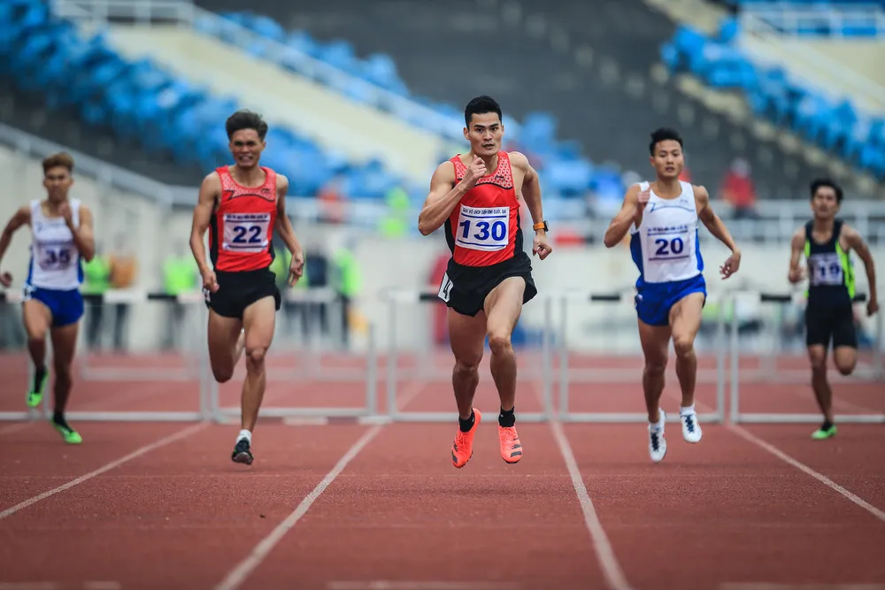 Khởi tranh Giải điền kinh Vô địch quốc gia 2021: Lê Tú Chinh, Bùi Thị Thu Thảo xuất sắc giành HCV ảnh 3