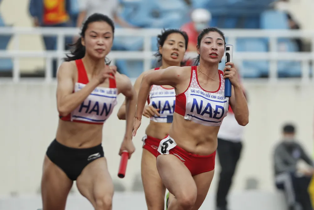 Giải vô địch điền kinh quốc gia 2021: Nguyễn Thị Oanh xô đổ kỷ lục tồn tại 18 năm ảnh 3