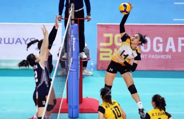 Than Quảng Ninh (phải) đã có màn trình diễn ấn tượng ở trận ra quân tại vòng 2 Giải VĐQG 2021.