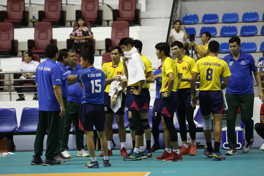 Vòng 2 giải bóng chuyền vô địch quốc gia 2021: Đội nam TPHCM vuột tấm vé dự vòng chung kết ảnh 1