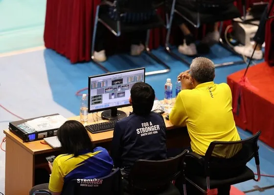 Giải bóng chuyền VĐQG 2022: Chậm trễ lắp 'mắt thần', trọng tài lại bị chỉ trích ảnh 2