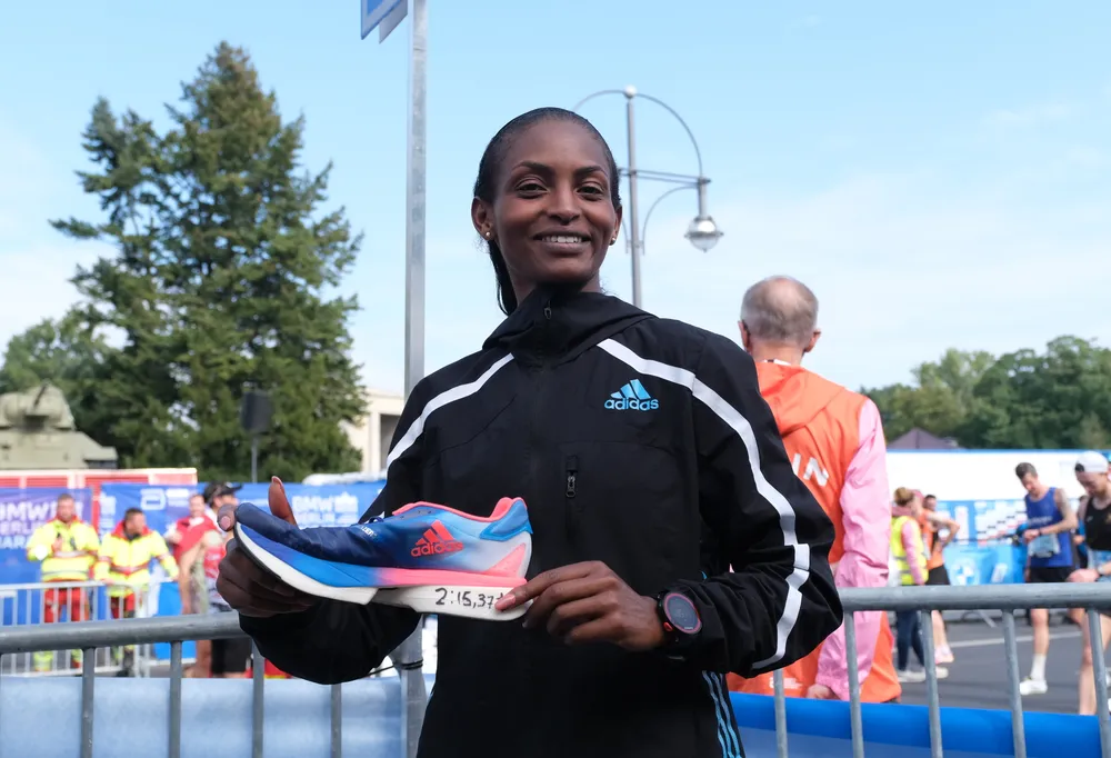 Kipruto khuấy đảo đường chạy thế giới với giày adidas Adizero Adios Pro 3 ảnh 2