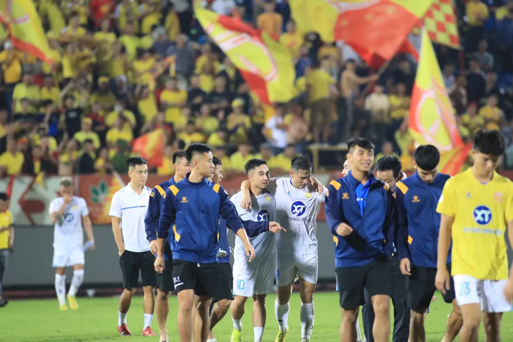 Thắng trận ‘chung kết ngược’, Nam Định sớm trụ hạng ảnh 1